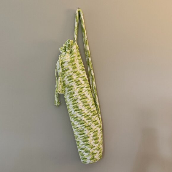 Crocheted Green Yoga Mat Bag Includes Gaiam Purple Printed Feather Mat - Picture 1 of 7